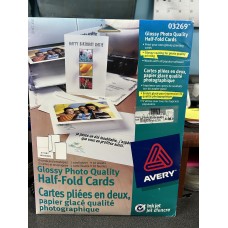 Avery Glossy Photo Quality half fold cards/10 Cards and Envelopes 